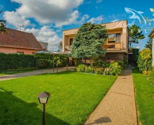 Peknučký zrekonštruovaný dom s veľkou úžitkovou záhradou