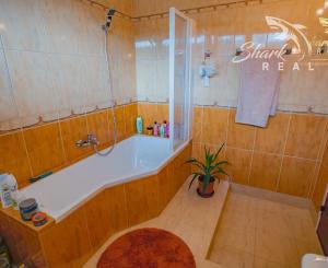 Peknučký zrekonštruovaný dom s veľkou úžitkovou záhradou