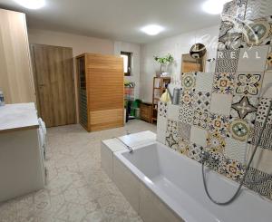 TOP PONUKA! Veľkometrážny rodinný dom na predaj