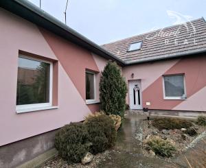 Rodinný dom na predaj s rozsiahlym pozemkom