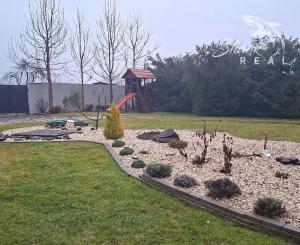 Rodinný dom na predaj s rozsiahlym pozemkom