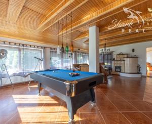 Jedinečná rodinná usadlosť s bazénom, posilňovňou, wellness a hosťovským domom