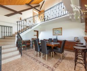 Jedinečná rodinná usadlosť s bazénom, posilňovňou, wellness a hosťovským domom