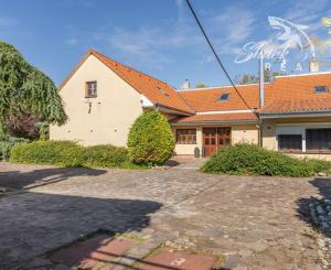 Jedinečná rodinná usadlosť s bazénom, posilňovňou, wellness a hosťovským domom