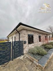 EXKLUZÍVNE NA PREDAJ Moderný 4-izbový rodinný dom – dvojdom | Smreková ulica, Lužianky