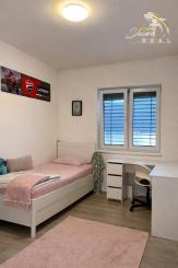 EXKLUZÍVNE NA PREDAJ Moderný 4-izbový rodinný dom – dvojdom | Smreková ulica, Lužianky