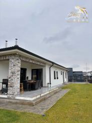 EXKLUZÍVNE NA PREDAJ Moderný 4-izbový rodinný dom – dvojdom | Smreková ulica, Lužianky