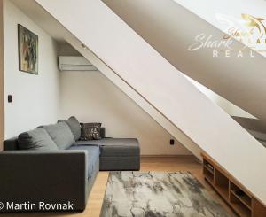 Exkluzívny mezonet na skok od Downtownu - tiché bývanie, ako aj predpripravená investícia