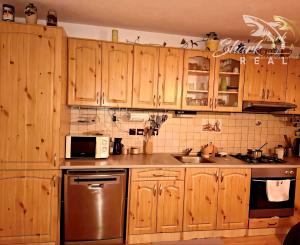 ZNÍŽENÁ CENA - Útulný rodinný dom s veľkou upravenou záhradou