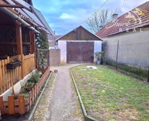 ZNÍŽENÁ CENA - Útulný rodinný dom s veľkou upravenou záhradou