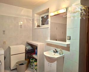 ZNÍŽENÁ CENA - Útulný rodinný dom s veľkou upravenou záhradou