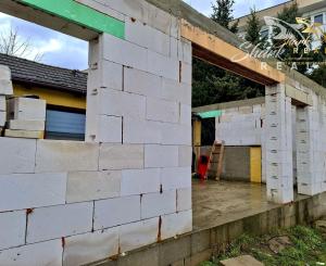 Rozostavaný rodinný domček