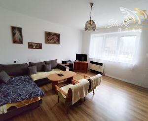 Rodinný dom s veľkorysým investičným pozemkom na predaj