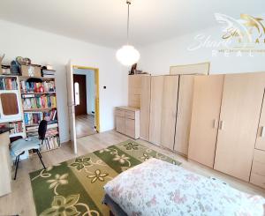 Rodinný dom s veľkorysým investičným pozemkom na predaj