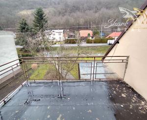 Rodinný dom s veľkorysým investičným pozemkom na predaj