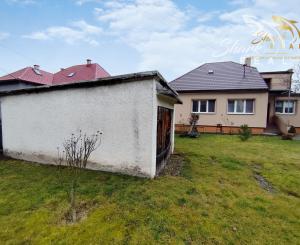 Rodinný dom s veľkorysým investičným pozemkom na predaj