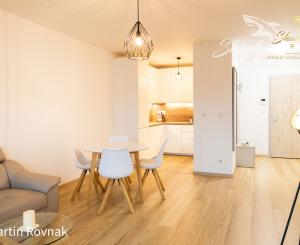 Moderný 2-izbový byt v Steinovom dvore – centrum na dosah