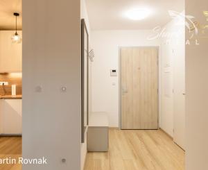 Moderný 2-izbový byt v Steinovom dvore – centrum na dosah