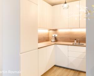 Moderný 2-izbový byt v Steinovom dvore – centrum na dosah