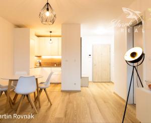 Moderný 2-izbový byt v Steinovom dvore – centrum na dosah