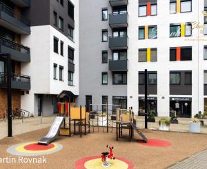 Moderný 2-izbový byt v Steinovom dvore – centrum na dosah