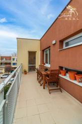 !ZNÍŽENÁ CENA! Slnečný 4-izbový byt s terasou len 10 km od Bratislavy