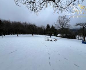 Chalupa s krásnym výhľadom na štiavnické vrchy