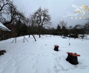 Chalupa s krásnym výhľadom na štiavnické vrchy