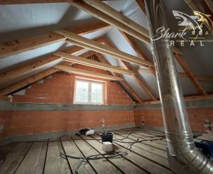 Chalupa s krásnym výhľadom na štiavnické vrchy