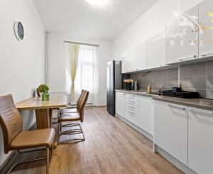 Rezervované - Priestranný 3-izbový byt v srdci Starého Mesta na Grosslingovej