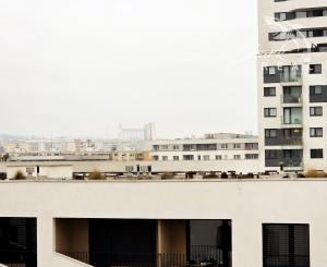 Priestranný 3-izbový byt v novostavbe Kopčianka s parkovaním v cene