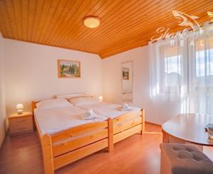 Na prenájom očarujúci penzión Dahlia s vynikajúcimi recenziami, reštauráciou, welness a ihriskom