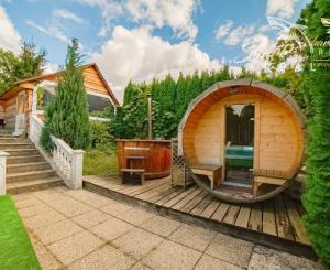 Na prenájom očarujúci penzión Dahlia s vynikajúcimi recenziami, reštauráciou, welness a ihriskom