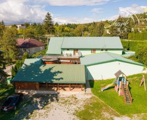 Na prenájom očarujúci penzión Dahlia s vynikajúcimi recenziami, reštauráciou, welness a ihriskom