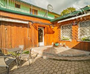 Na prenájom očarujúci penzión Dahlia s vynikajúcimi recenziami, reštauráciou, welness a ihriskom