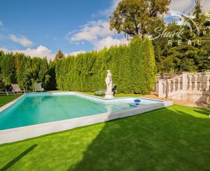 Na prenájom očarujúci penzión Dahlia s vynikajúcimi recenziami, reštauráciou, welness a ihriskom