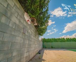 Na prenájom očarujúci penzión Dahlia s vynikajúcimi recenziami, reštauráciou, welness a ihriskom