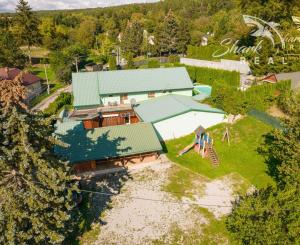 Na prenájom očarujúci penzión Dahlia s vynikajúcimi recenziami, reštauráciou, welness a ihriskom