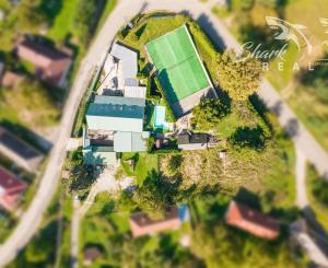 Na prenájom očarujúci penzión Dahlia s vynikajúcimi recenziami, reštauráciou, welness a ihriskom