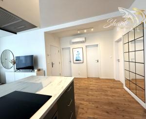 NOVOSTAVBA 3i byt s 2 Parkovacími miestami hneď pred bytom, KOMPLET Zariadený