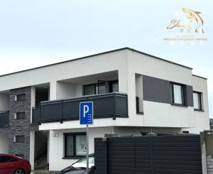 NOVOSTAVBA 3i byt s 2 Parkovacími miestami hneď pred bytom, KOMPLET Zariadený