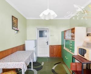 SUPER LOKALITA 6-izbový rodinný dom s veľkým pozemkom v Komjaticiach