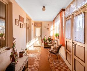 SUPER LOKALITA 6-izbový rodinný dom s veľkým pozemkom v Komjaticiach