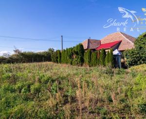 SUPER LOKALITA 6-izbový rodinný dom s veľkým pozemkom v Komjaticiach