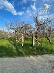 Slnečný rovinatý pozemok o výmere 408 m² v meste VRBOVÉ