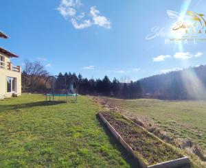 Byt v novostavbe so záhradou neďaleko tajchu a centra mesta