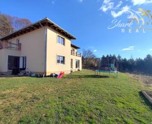 Byt v novostavbe so záhradou neďaleko tajchu a centra mesta