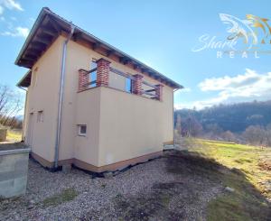 Byt v novostavbe so záhradou neďaleko tajchu a centra mesta