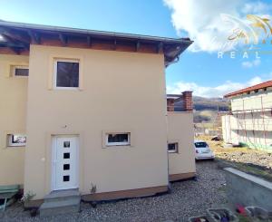 Byt v novostavbe so záhradou neďaleko tajchu a centra mesta