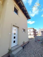 Byt v novostavbe so záhradou neďaleko tajchu a centra mesta